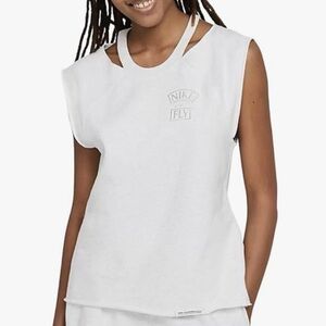 Nike Standard Issue Queen of Courts Fleece Basketball Gray Top Size Small